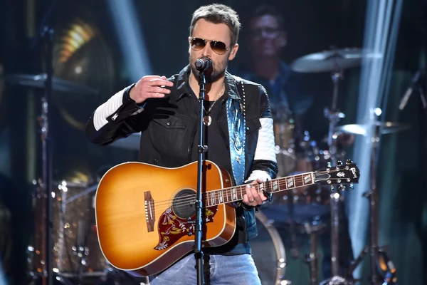 Eric Church Goes Solo After Band and Crew Get Stomach Flu