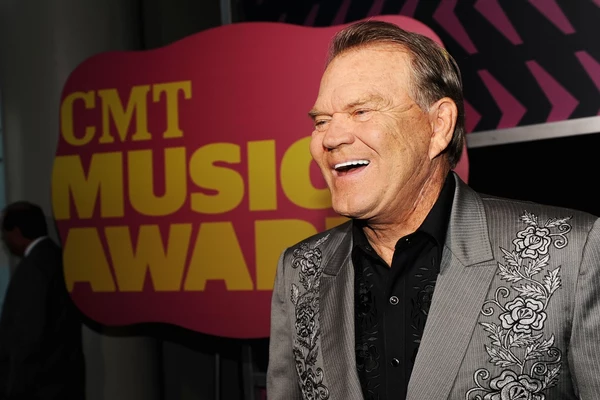 Glen Campbell's Wife Says Humor Keeps Their Spirits Up During Alzheimer's Battle