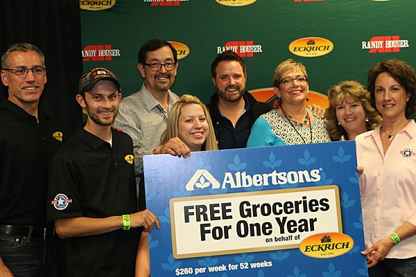 Randy Houser Surprises Another Veteran With Free Groceries