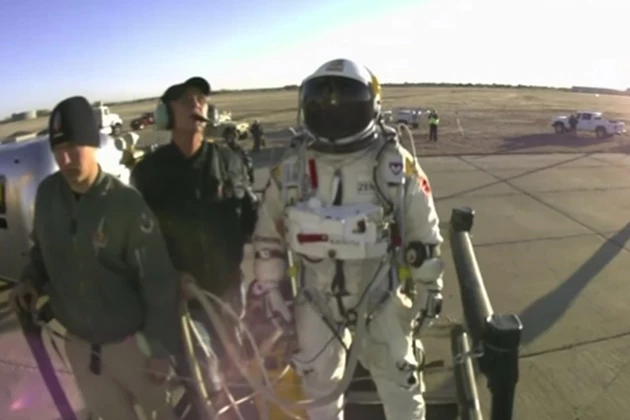Watch Felix Baumgartner Free Fall 23 Miles from the Edge of Space ...