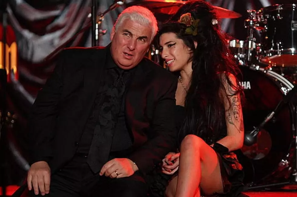 Amy Winehouse&#8217;s Father Lashes Out at Singer&#8217;s Ex-Husband in New Book