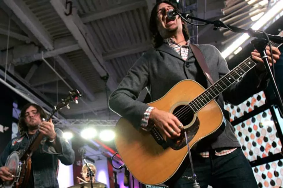 Avett Brothers Perform New Song &#8216;Winter in My Heart&#8217; at Bonnaroo 2012