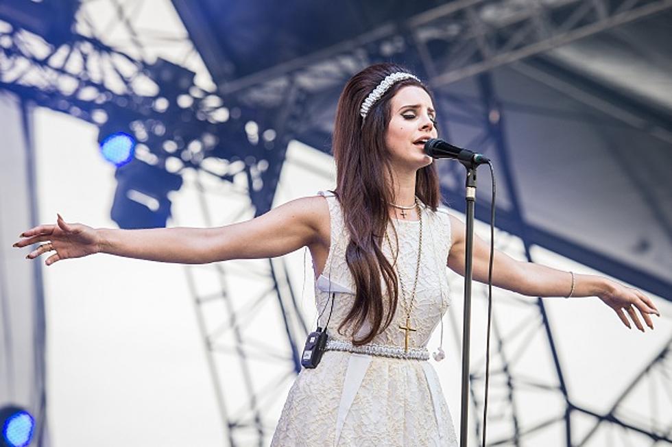 Lana Del Rey Offers Up Live Cover of Nirvana&#8217;s &#8216;Heart-Shaped Box&#8217;