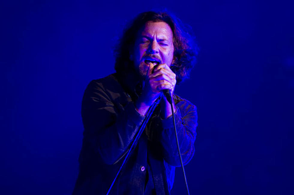 Pearl Jam Perform Pink Floyd&#8217;s &#8216;Mother&#8217; at Berlin Show