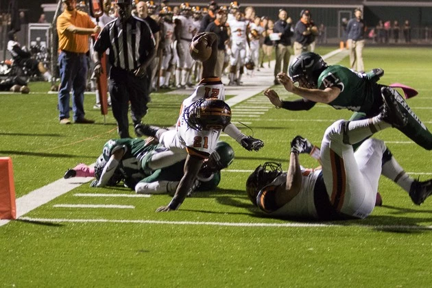 Gilmer's Kelton Collier (21) extends the ball over the goal line for a touchdown during the Buckeyes' 45-19 win at Canton on Oct. 16. (Ruel Felipe, ETSN.fm)