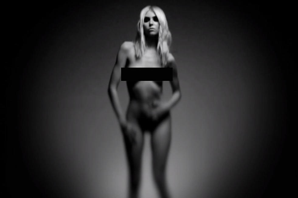 Naked Taylor Momsen of &#8216;The Pretty Reckless&#8217; — Crush of the Day