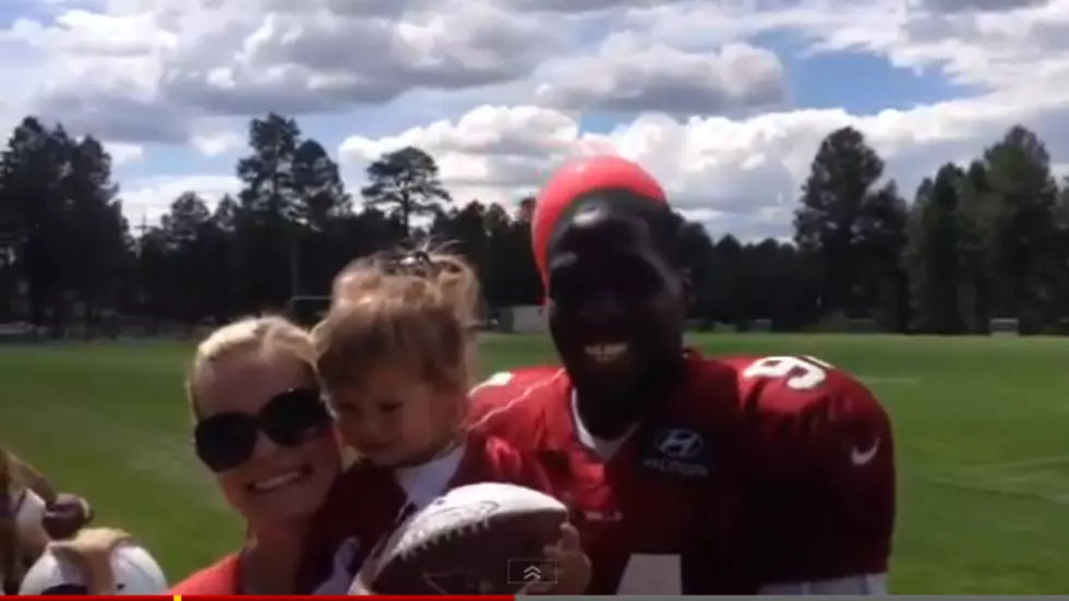 Toddler Melts NFL Player&#8217;s Heart [VIDEO]