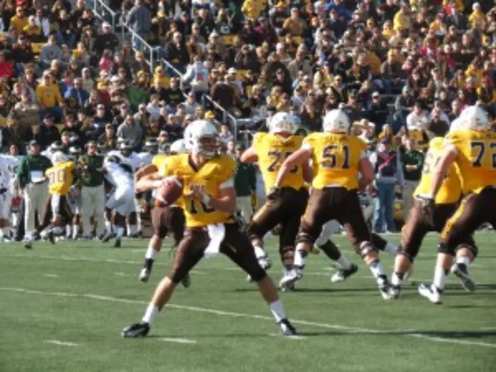 Wyoming&#8217;s Brett Smith Nominated in Two Fan Voting Weekly Awards