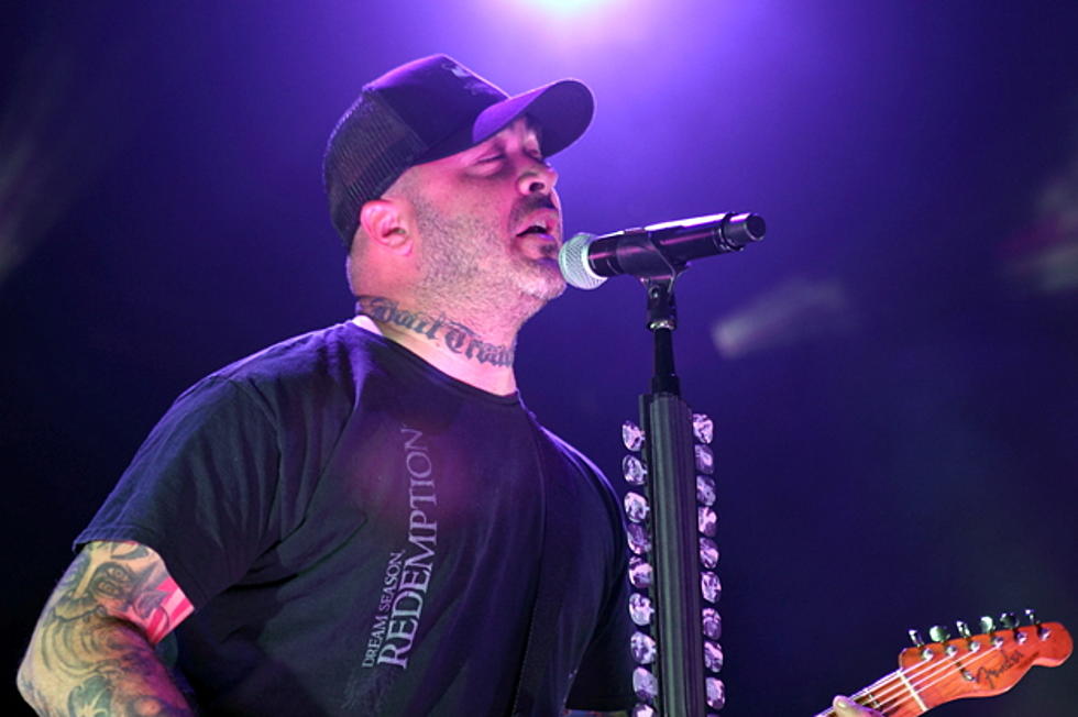 Aaron Lewis Tries to Avoid Getting Staind with Mud at Arkansas Festival