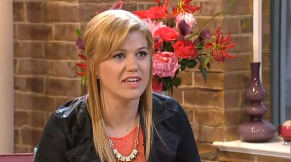 Is Housework Therapeutic?  Kelly Clarkson Thinks So! [VIDEO/POLL/SURVEY]