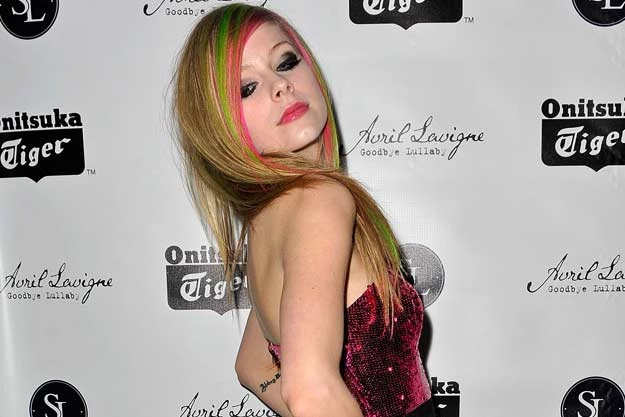 avril lavigne pink and green hair. Avril Lavigne