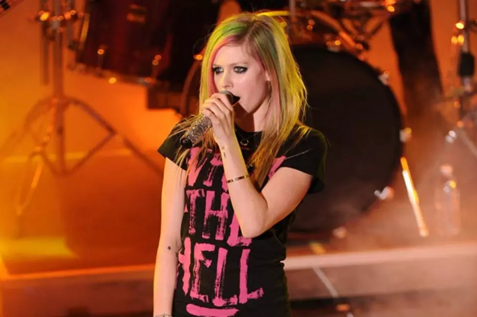 Avril Lavigne Shrieks When Overzealous Fan Rushes the Stage at Brazil Concert [VIDEO]