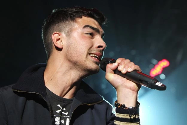 Joe Jonas is giving listeners one last preview of his'Fastlife' album with