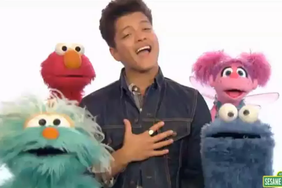 Bruno Mars Tells Friends &#8216;Don&#8217;t Give Up&#8217; on &#8216;Sesame Street&#8217; Clip [VIDEO]