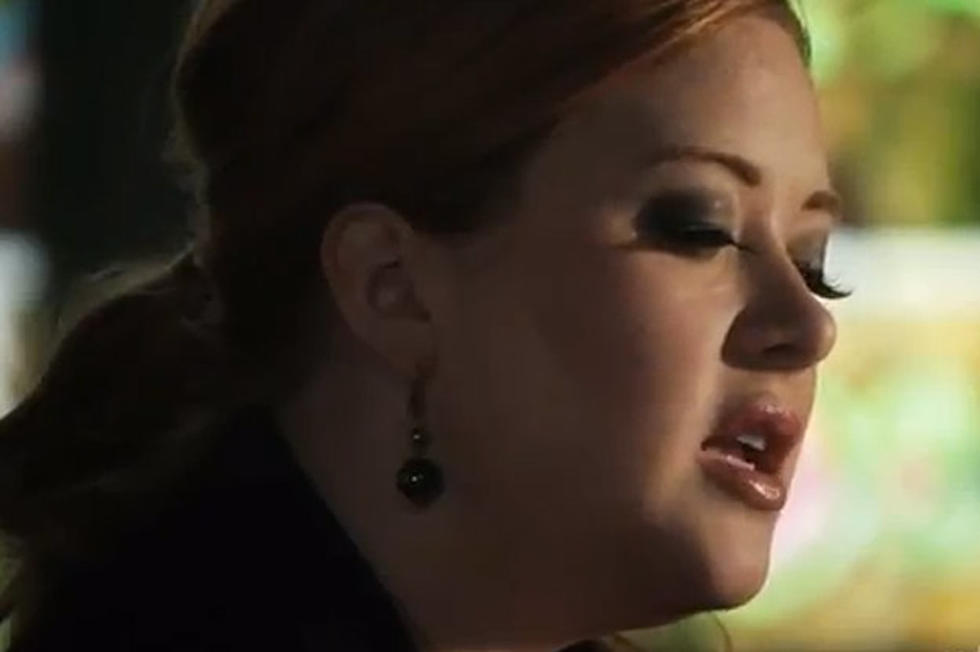 Adele&#8217;s &#8216;Set Fire to the Rain&#8217; Reinterpreted as &#8216;Gay Anthem&#8217; Video Feat. Adele Look-Alike