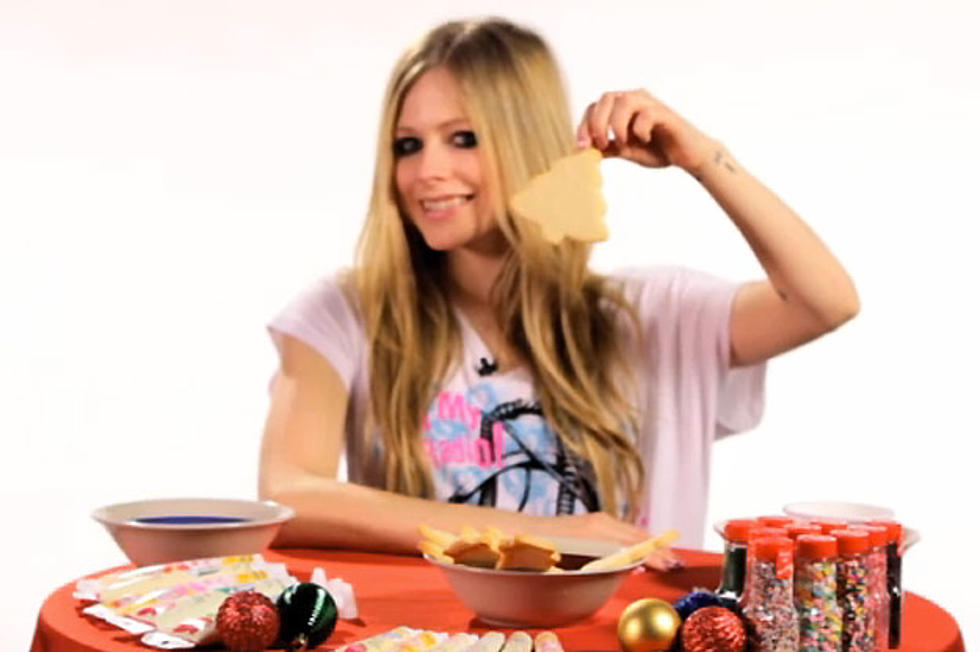 Watch Avril Lavigne Make Christmas Cookies