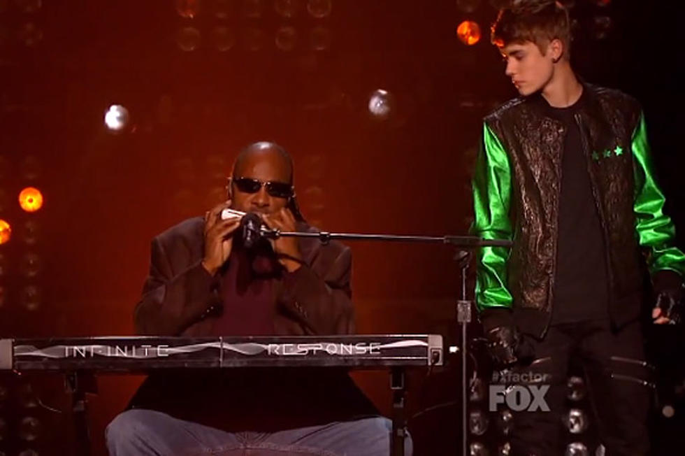 Justin Bieber Performs With Stevie Wonder + Drew on &#8216;X Factor&#8217; Finale