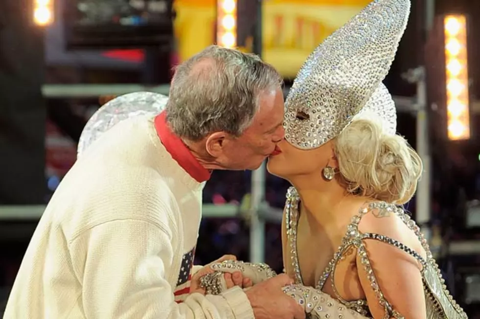 Lady Gaga Plants a Kiss on Mayor Bloomberg at Midnight on New Year&#8217;s Eve