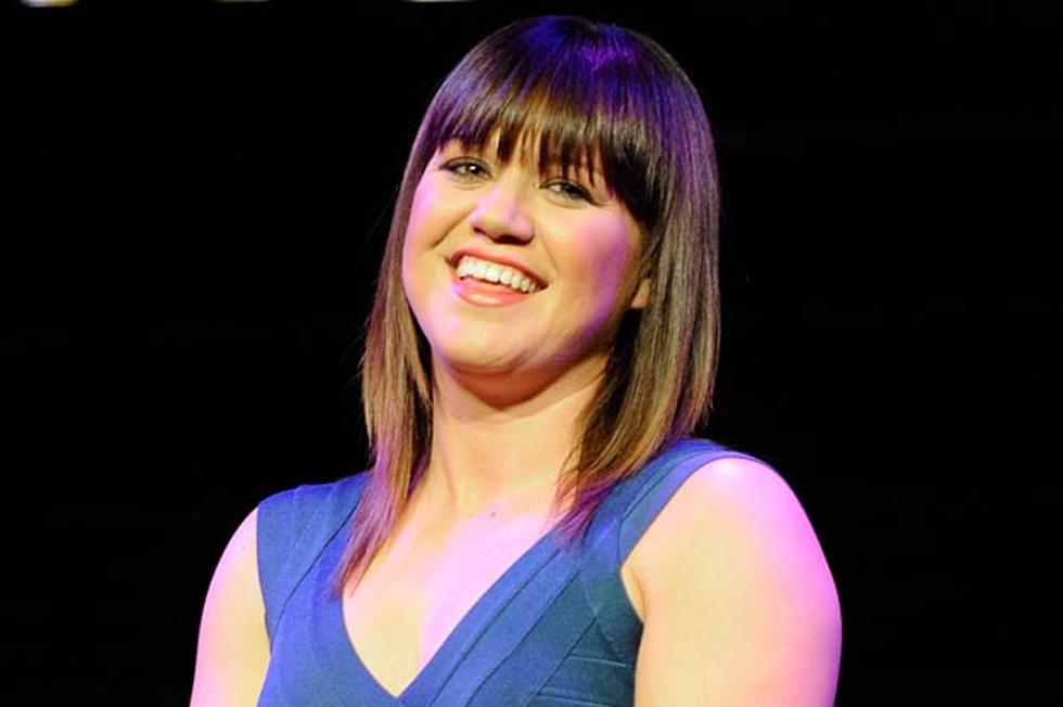 Kelly Clarkson to Perform at 2012 Super Bowl