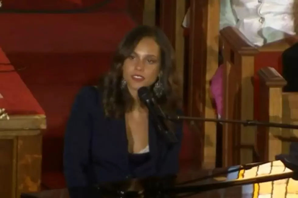 Watch Alicia Keys Perform at Whitney Houston&#8217;s Funeral