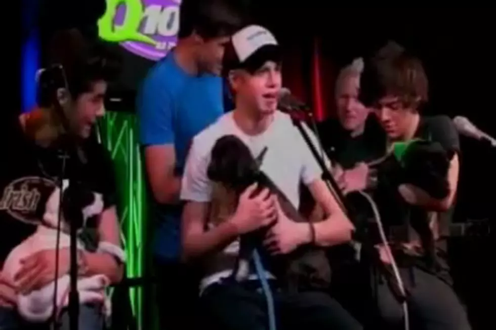 One Direction Play With Puppies at St. Patrick&#8217;s Day Acoustic Performance