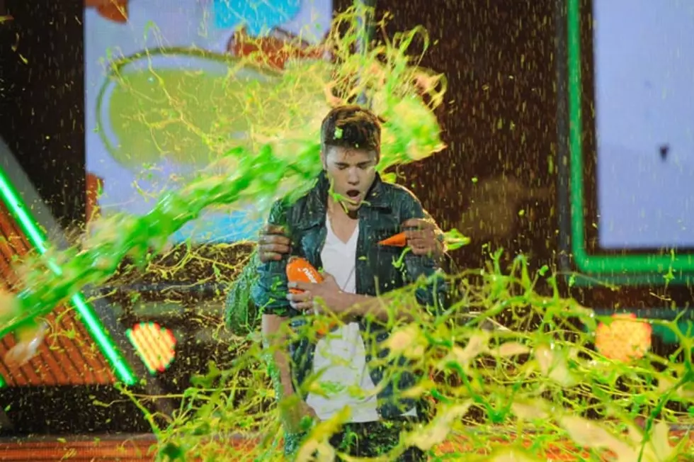 Justin Bieber Wins Favorite Male Singer + Gets Slimed at 2012 Kids&#8217; Choice Awards