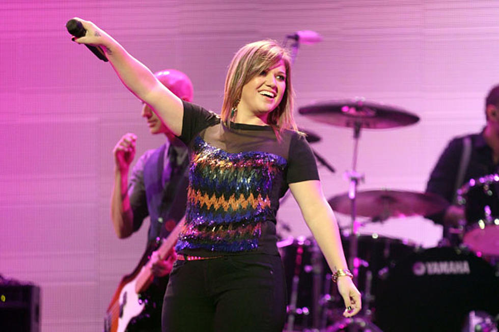 Kelly Clarkson Puts Mansion on the Market
