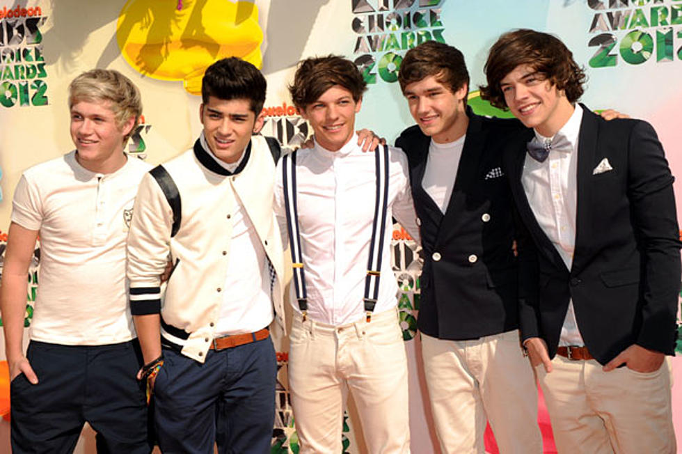 One Direction Show What Makes Them Beautiful at 2012 Kids&#8217; Choice Awards
