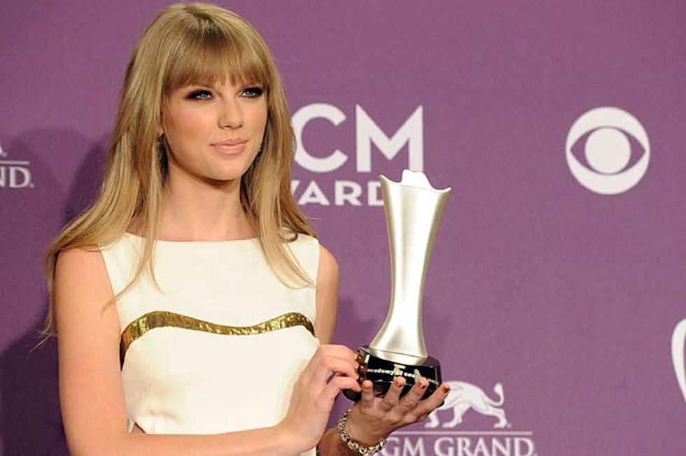 Taylor Swift Wins 2012 ACM Entertainer of the Year