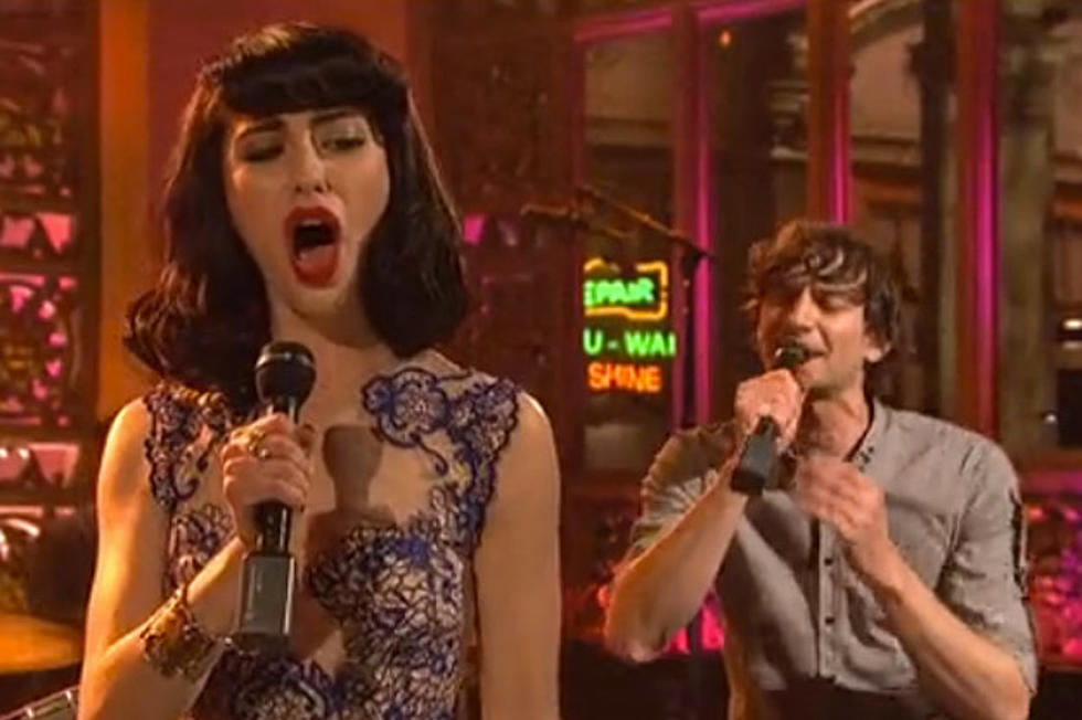 Watch Gotye + Kimbra Perform &#8216;Somebody That I Used to Know&#8217; on &#8216;SNL&#8217;