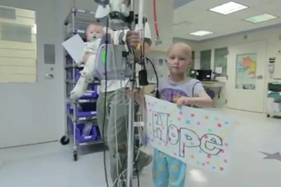 Kelly Clarkson&#8217;s &#8216;Stronger&#8217; Performed by Cancer Patients at Seattle Children&#8217;s Hospital