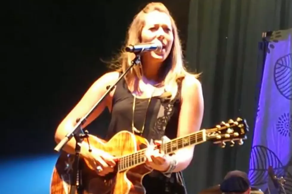 Colbie Caillat Attacked By Bugs on Stage