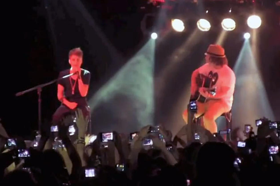 Watch Justin Bieber Perform &#8216;All Around the World&#8217; + &#8216;As Long As You Love Me&#8217; Acoustic