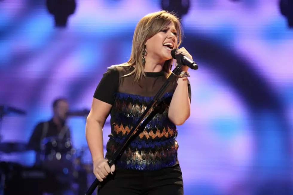 Kelly Clarkson Rocks Out at 2012 Summertime Ball