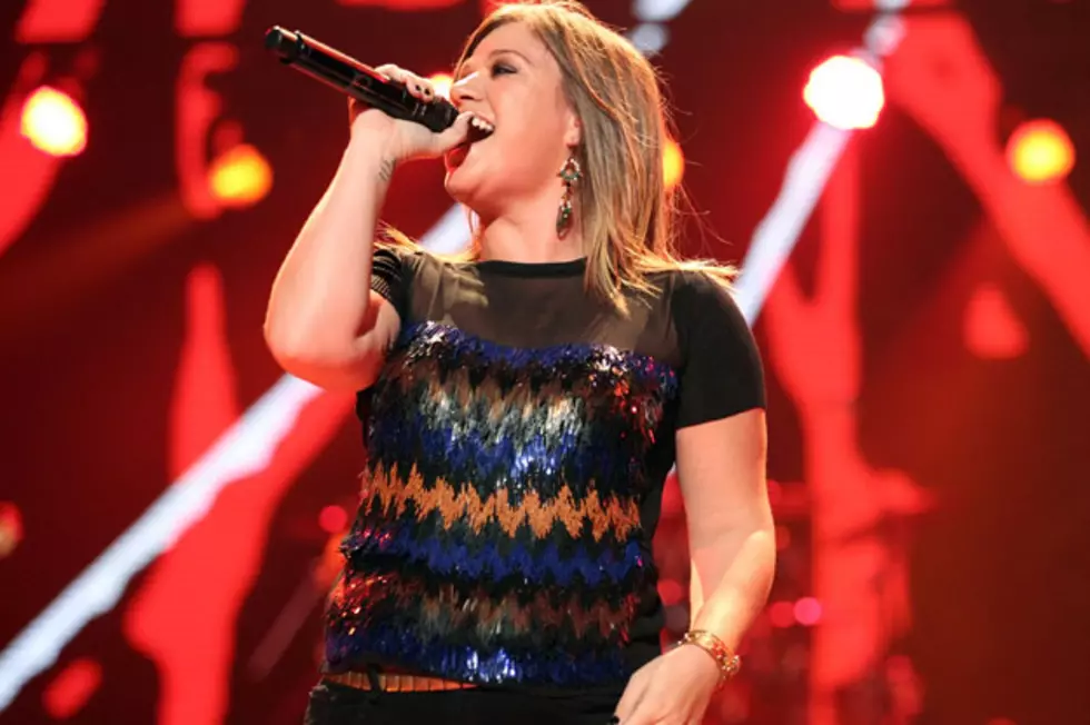 Kelly Clarkson Belts Out &#8216;Dark Side&#8217; + &#8216;Stronger&#8217; at 2012 MuchMusic Video Awards
