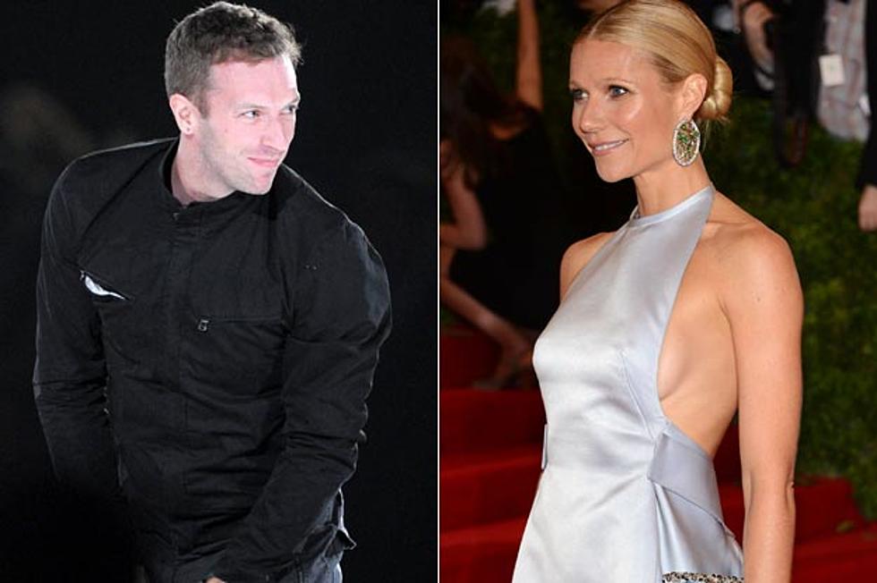 Coldplay&#8217;s Chris Martin Lays One on Wife Gwyneth Paltrow … in the Middle of a Show!