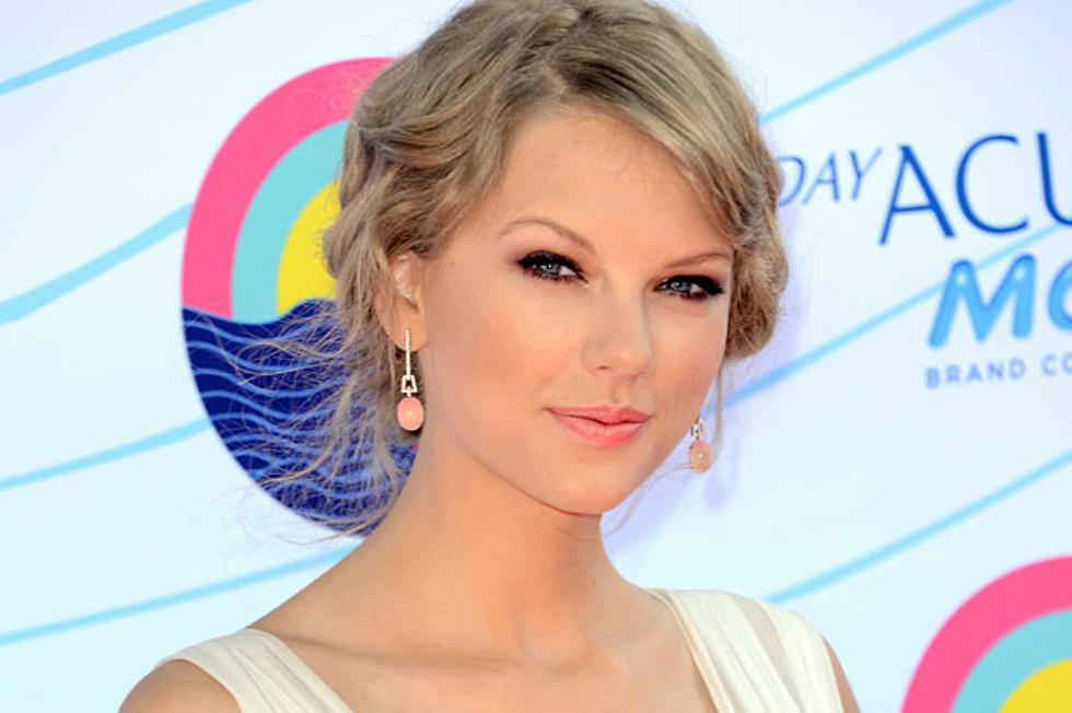 Who Did Taylor Swift Bring to the 2012 Teen Choice Awards?