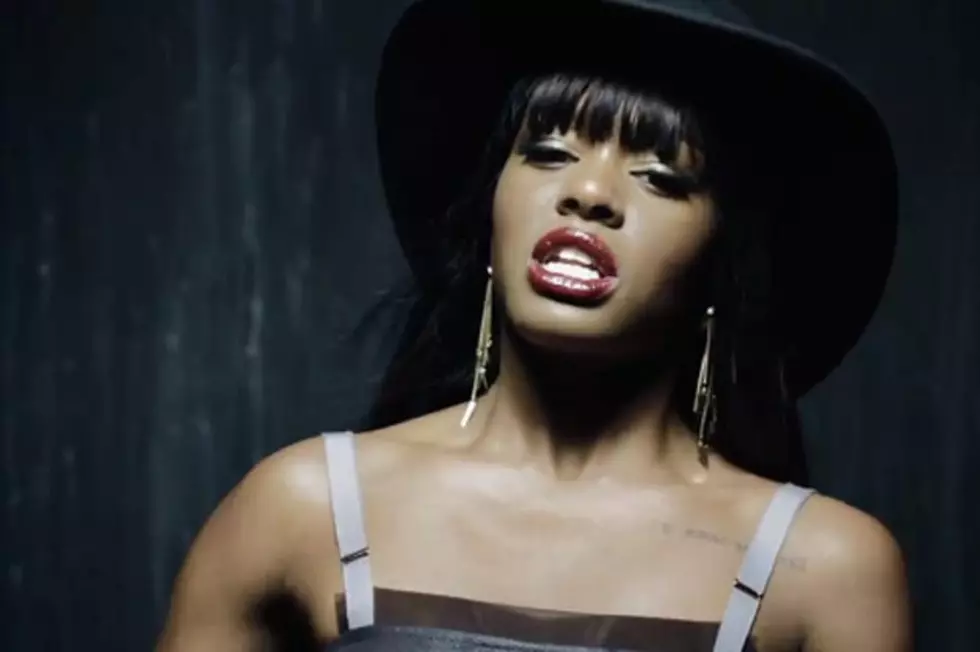 Azealia Banks and Her Red Lips Don&#8217;t Miss a Beat in &#8216;Van Vogue&#8217; Video