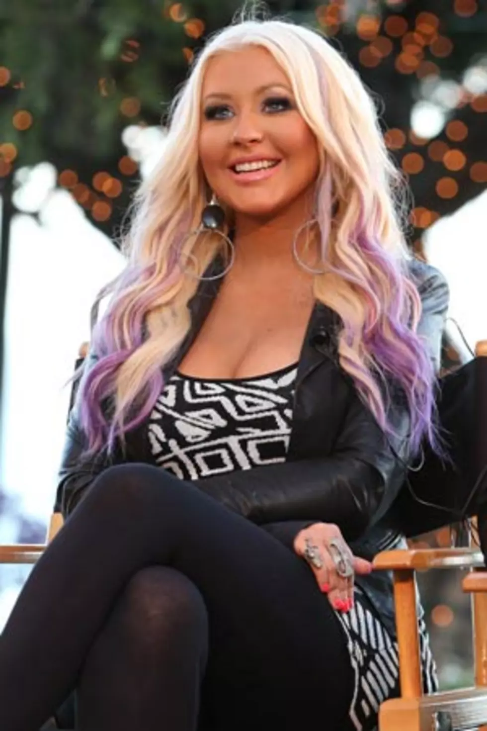 Christina Aguilera Gets Purple Streaks