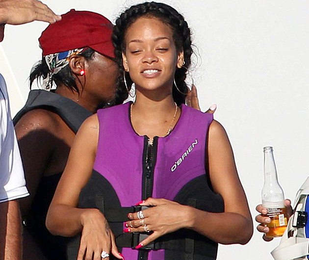 Rihanna sem maquiagem