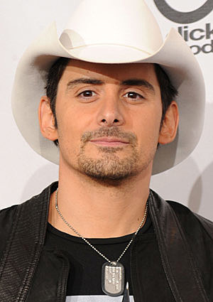 brad paisley shirtless. rad paisley family pictures.