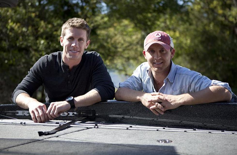 NASCAR Driver Carl Edwards Plays Justin Moore&#8217;s Nemesis in New &#8216;Bait a Hook&#8217; Video