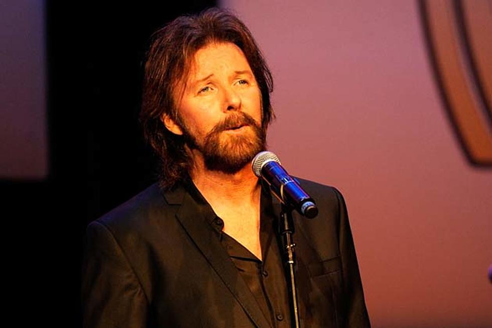 Ronnie Dunn Delivers Beautiful Rendition of the National Anthem at World Series Game 3 [VIDEO]