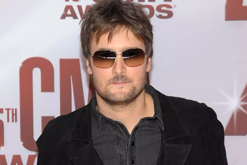 Eric Church Holds Nothing Back for 2011 CMA Awards Performance of &#8216;Drink in My Hand&#8217;