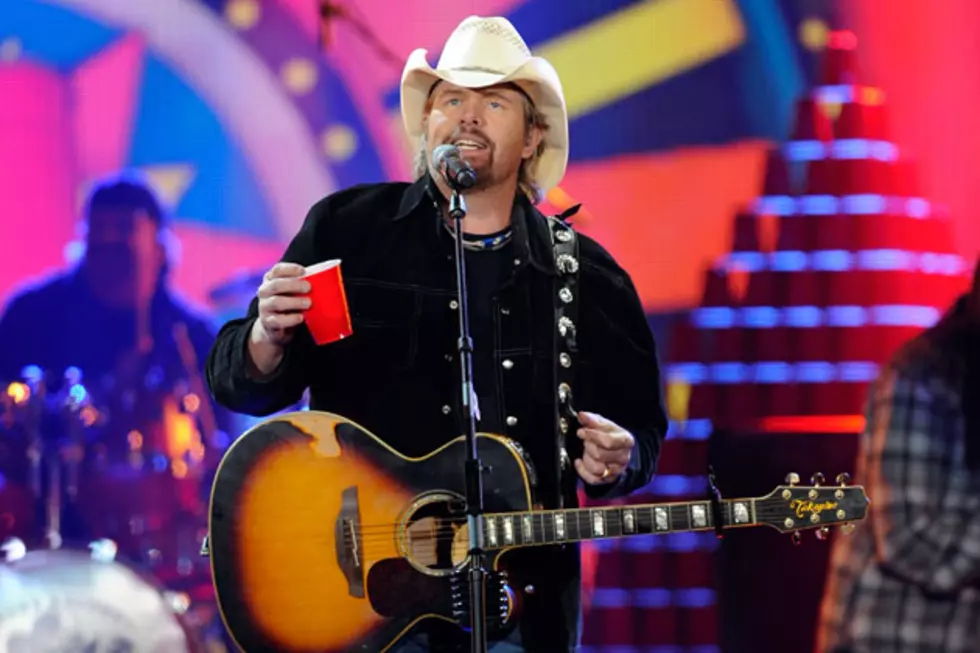 Toby Keith Releases Christmas Version of &#8216;Red Solo Cup&#8217; Video