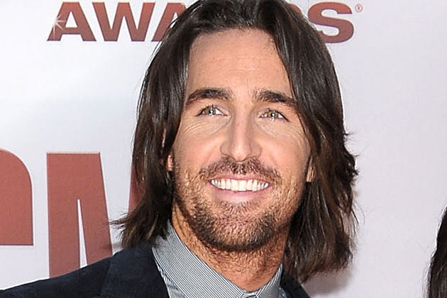 JAKE OWEN Cancels Shows as He Prepares for Surgery to Repair ...