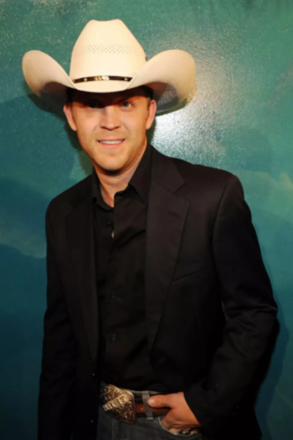 Justin Moore Kicked Out of Restaurant