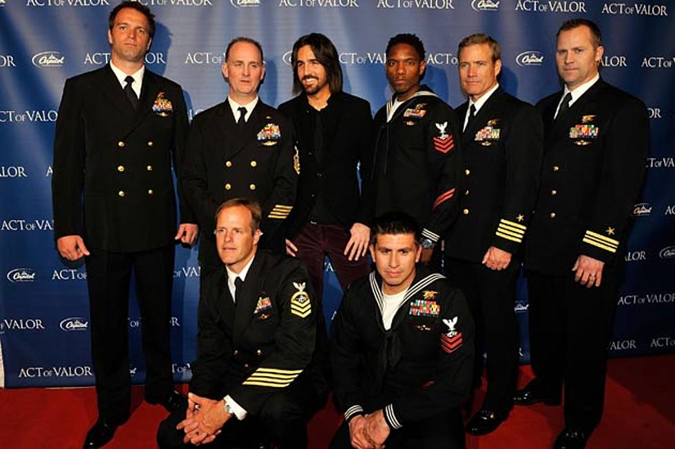 Jake Owen Spends Time With Navy SEALs at &#8216;Act of Valor&#8217; Screening in Nashville