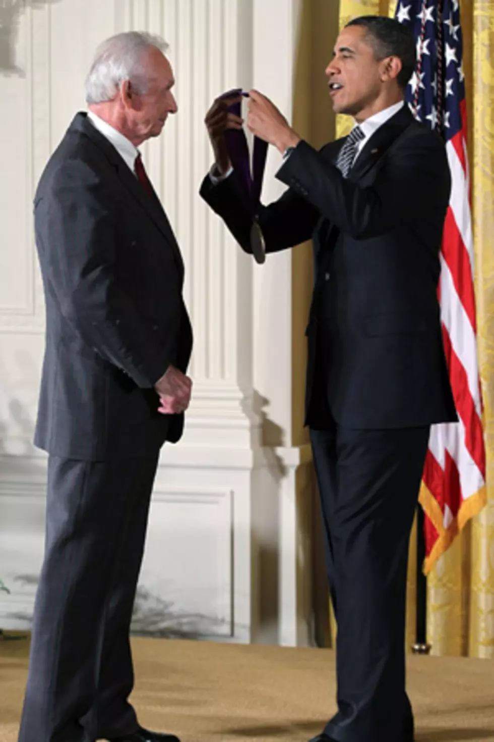 Mel Tillis Receives National Medal of Arts From President Obama