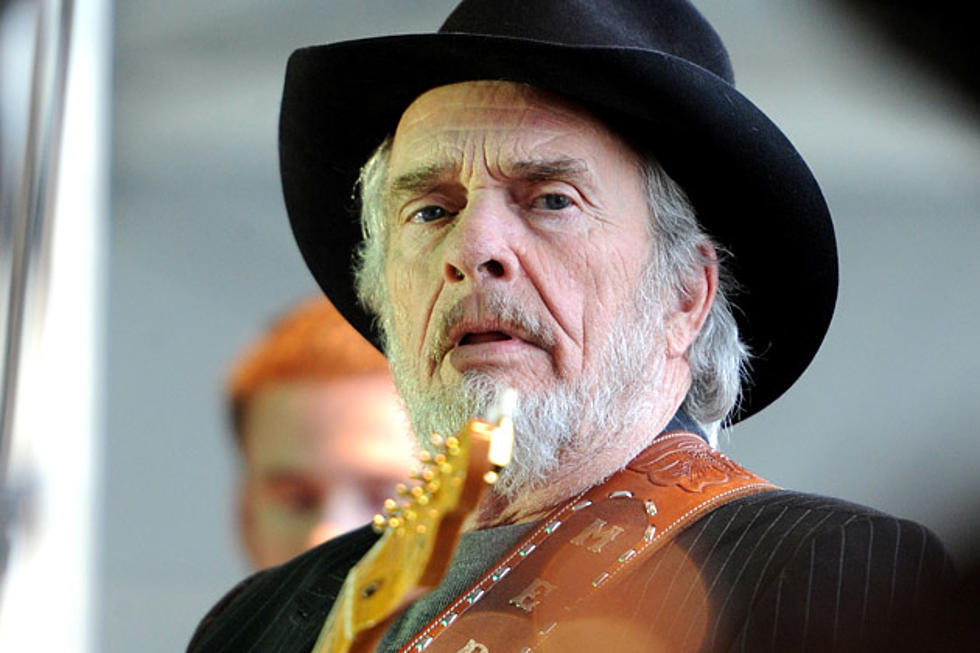 Merle Haggard &#8216;Back on the Bus&#8217; After Battle With Pneumonia [VIDEO]